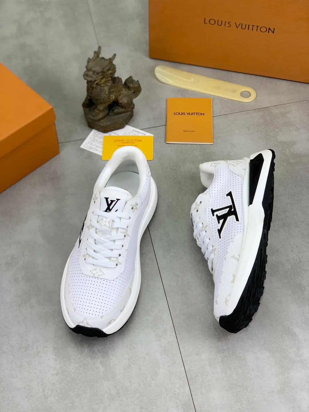 Men's shoes 💰P460 💰 [New model] 🆘 The latest model from LV official website 🎁 Casual and fashionable men's shoes 👟 Hot style 💥 Simple and elegant style, exclusive for trendy men. Unique latest brand elements from the official website 👑 Original decoration, fashionable and generous, the fabric is made of original calfskin ➕ Comfortable and breathable mesh lining ➕ Pigskin lining ✅The official website specifies wear-resistant casual outsole, the classic model is taken in real life🎬Color: 3️⃣colors available😍Number of codes: 38-44 (45 46 customized)